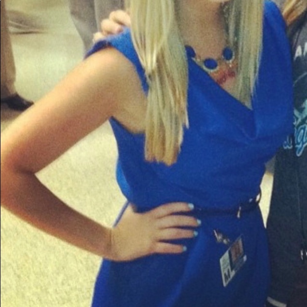 Well-made structured bright blue dress w/ pockets!